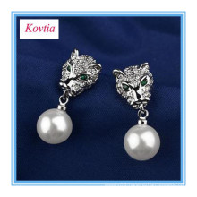 young girl's fashion pearl dangle earring in wolf shape